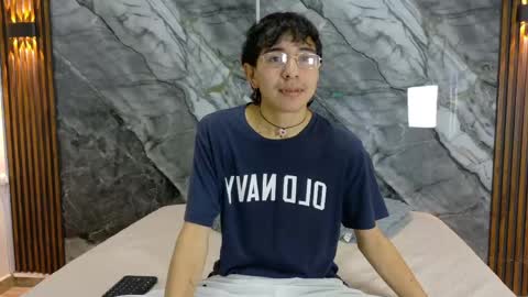 Snapshot of noahwalker__ chatting on 05/04/26, 11:06 online show from 05/04/26, 11:06