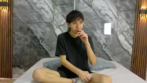 Snapshot of noahwalker__ chatting on 05/27/26, 11:07 online show from 05/27/26, 11:07