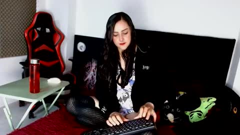 Snapshot of noamartin_ chatting on 06/10/26, 02:45 Noamartin online show from 06/10/26, 02:45