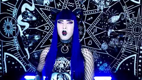 caroline online show from 11/11/25, 01:49