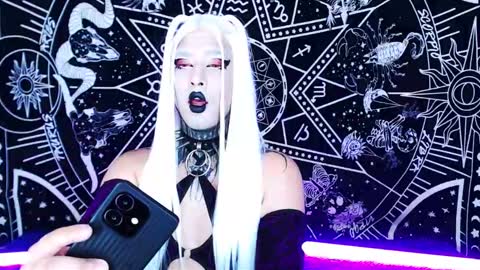 Snapshot of noamy_666 chatting on 03/29/26, 08:53 caroline online show from 03/29/26, 08:53