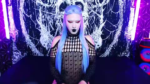 caroline online show from 06/03/26, 01:41