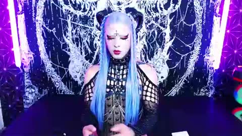 caroline online show from 06/11/26, 11:14