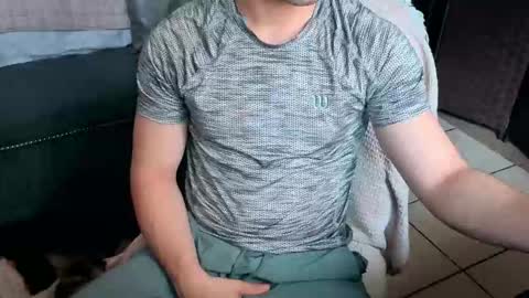 Snapshot of nobudget06 chatting on 10/19/25, 05:24 nobudget06 online show from 10/19/25, 05:24