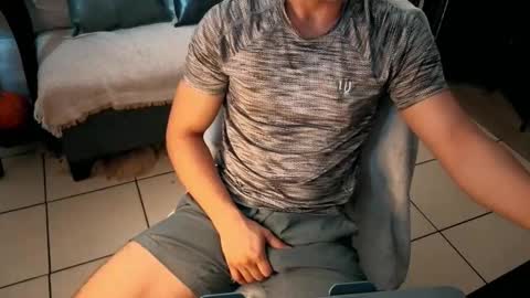 Snapshot of nobudget06 chatting on 11/04/25, 02:27 nobudget06 online show from 11/04/25, 02:27