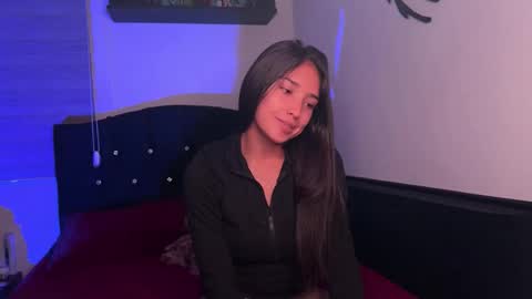 Snapshot of nocturnallovers_ss chatting on 03/05/26, 05:36 Jean Y Isa online show from 03/05/26, 05:36