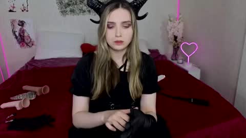 Snapshot of nocturnehuntress chatting on 06/02/26, 10:39 Alice online show from 06/02/26, 10:39