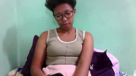 noellah online show from 10/20/25, 08:04