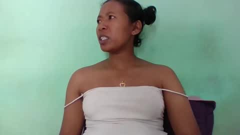 Snapshot of noellah chatting on 04/12/26, 03:28 noellah online show from 04/12/26, 03:28
