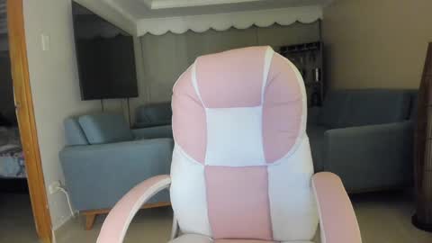  In instagram dayhannanoemi online show from 11/26/25, 12:22