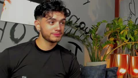 Snapshot of noha_miler chatting on 02/08/25, 01:00 kevin online show from 02/08/25, 01:00