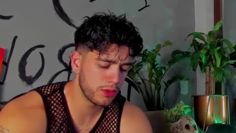 Snapshot of noha_miler chatting on 02/24/25, 01:13 kevin online show from 02/24/25, 01:13