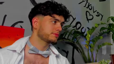 Snapshot of noha_miler chatting on 03/12/25, 01:14 kevin online show from 03/12/25, 01:14