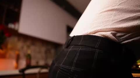 Snapshot of noha_miler chatting on 09/21/25, 12:01 kevin online show from 09/21/25, 12:01