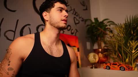 Snapshot of noha_miler chatting on 09/26/25, 06:01 kevin online show from 09/26/25, 06:01