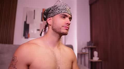 Snapshot of noha_miler chatting on 10/06/25, 08:28 kevin online show from 10/06/25, 08:28