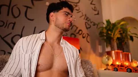 Snapshot of noha_miler chatting on 10/08/25, 11:24 kevin online show from 10/08/25, 11:24