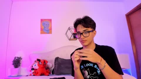 noha_natan online show from 10/25/25, 12:13