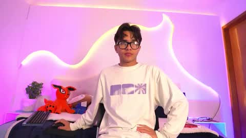 noha_natan online show from 11/20/25, 12:16