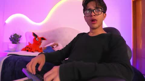 noha_natan online show from 11/22/25, 01:10