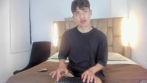 Snapshot of noir_sebas chatting on 03/19/26, 04:05 Sebas online show from 03/19/26, 04:05