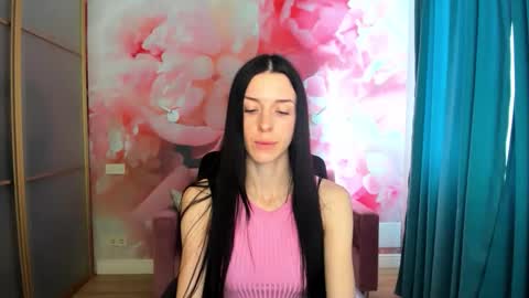 Snapshot of noirdiva chatting on 04/14/26, 06:30 NoirDiva online show from 04/14/26, 06:30