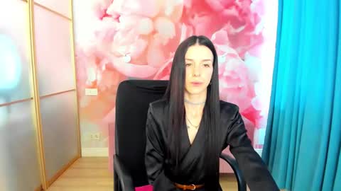 Snapshot of noirdiva chatting on 04/15/26, 06:31 NoirDiva online show from 04/15/26, 06:31