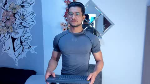 Snapshot of nolan_joness chatting on 05/21/26, 01:45 Im Nolan online show from 05/21/26, 01:45