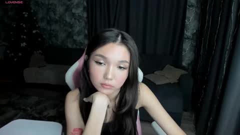 Snapshot of nomibean chatting on 12/17/25, 05:52 nomi online show from 12/17/25, 05:52