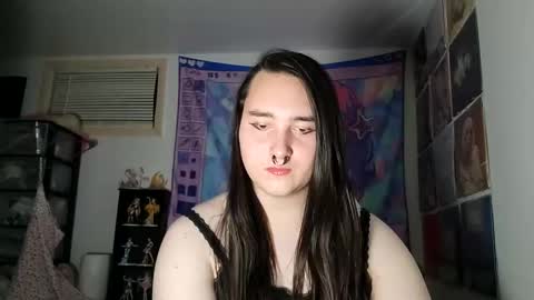 Snapshot of nonbinarybeauty20 chatting on 02/07/25, 01:22 nonbinarybeauty20 online show from 02/07/25, 01:22