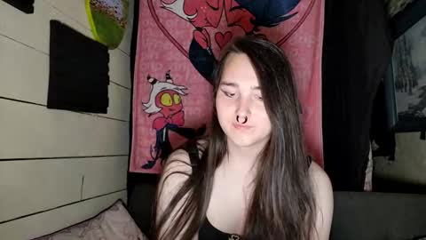 Snapshot of nonbinarybeauty20 chatting on 05/20/26, 08:42 nonbinarybeauty20 online show from 05/20/26, 08:42