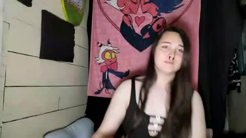 Snapshot of nonbinarybeauty20 chatting on 06/17/26, 04:37 nonbinarybeauty20 online show from 06/17/26, 04:37