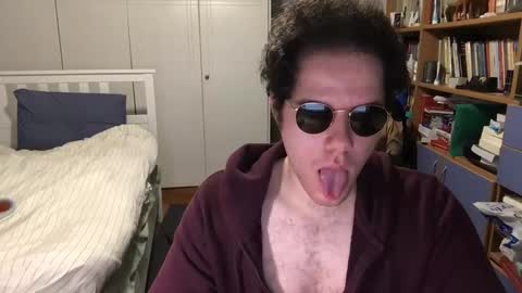 Snapshot of nongay379444 chatting on 01/01/25, 09:31 nongay379444 online show from 01/01/25, 09:31