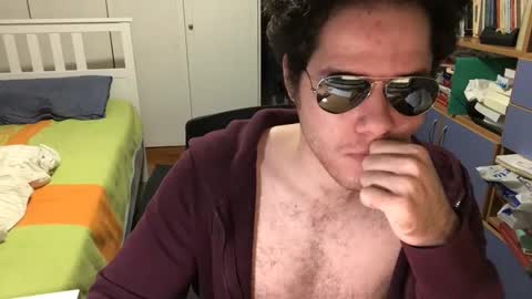 Snapshot of nongay379444 chatting on 01/05/25, 09:14 nongay379444 online show from 01/05/25, 09:14