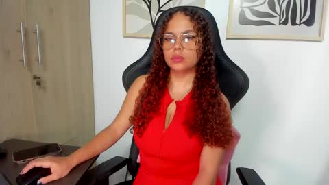 Snapshot of noor_bloom chatting on 04/24/26, 01:57 Soy Ash online show from 04/24/26, 01:57