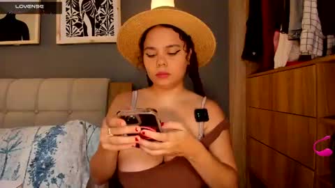Snapshot of noor_bloom chatting on 06/10/26, 01:43 Soy Ash online show from 06/10/26, 01:43