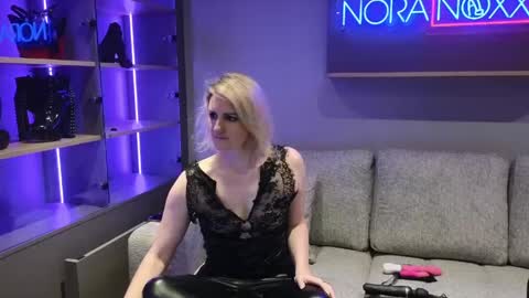 Snapshot of nora_noxx chatting on 05/13/26, 03:31 NoraNoxx online show from 05/13/26, 03:31
