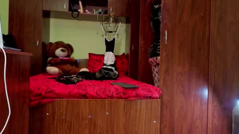 Snapshot of nora_red chatting on 01/09/26, 08:43 QueenManifest online show from 01/09/26, 08:43