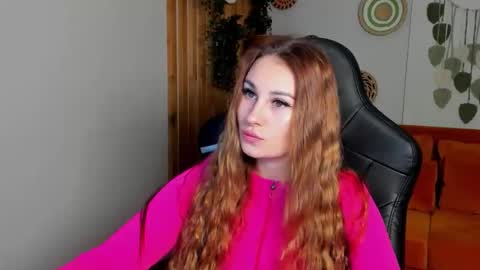 Snapshot of norafoxes chatting on 11/24/25, 05:40 NoraFoxes online show from 11/24/25, 05:40