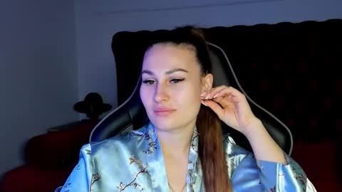 Snapshot of norafoxes chatting on 11/25/25, 05:40 NoraFoxes online show from 11/25/25, 05:40