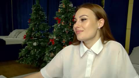 Snapshot of norafoxes chatting on 12/16/25, 06:35 NoraFoxes online show from 12/16/25, 06:35