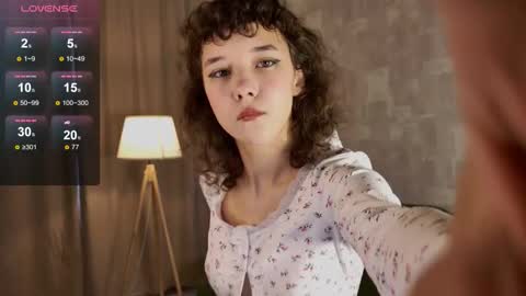 Snapshot of noravelis chatting on 09/21/25, 03:52 Nora online show from 09/21/25, 03:52