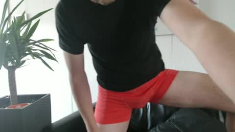 Snapshot of nordicrunner76 chatting on 06/14/26, 06:43 nordicrunner76 online show from 06/14/26, 06:43