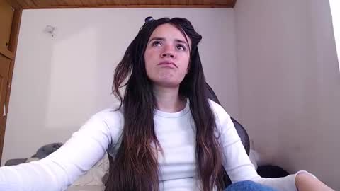 noreen_ online show from 11/22/25, 05:34