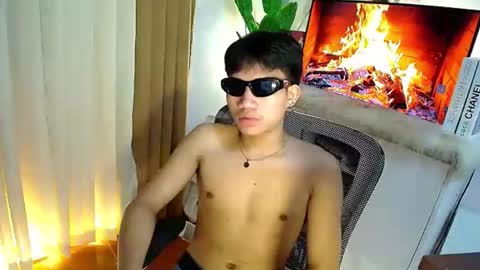 Snapshot of noregrets4moriel_ chatting on 06/05/26, 02:40 Hi im ariel online show from 06/05/26, 02:40