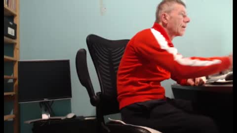 Snapshot of normuc chatting on 12/25/24, 08:40 Normuc online show from 12/25/24, 08:40