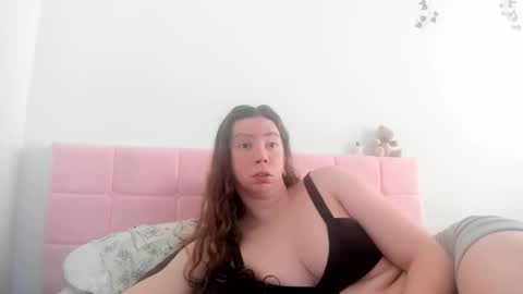 Snapshot of nortar9766 chatting on 02/17/26, 08:26 Emily snow online show from 02/17/26, 08:26