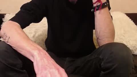 Snapshot of nosaintswhitoutsinners chatting on 01/01/25, 04:18 nosaintswhitoutsinners online show from 01/01/25, 04:18