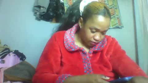 Snapshot of nosminah01 chatting on 09/10/25, 12:05 nosminah01 online show from 09/10/25, 12:05