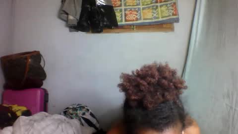 Snapshot of nosminah01 chatting on 09/20/25, 01:17 nosminah01 online show from 09/20/25, 01:17